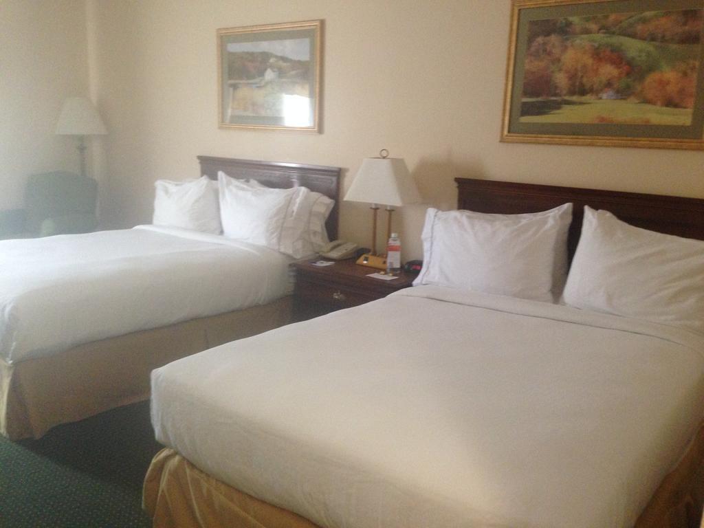 Holiday Inn Express Mount Pleasant- Scottdale, An Ihg Hotel Zimmer foto
